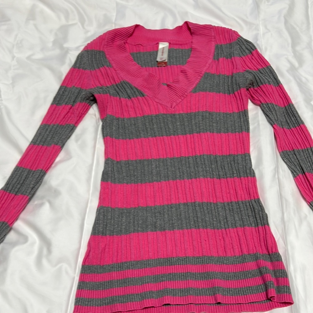 🔥3/$20🔥No Boundaries L Pink/gray ribbed v-neck